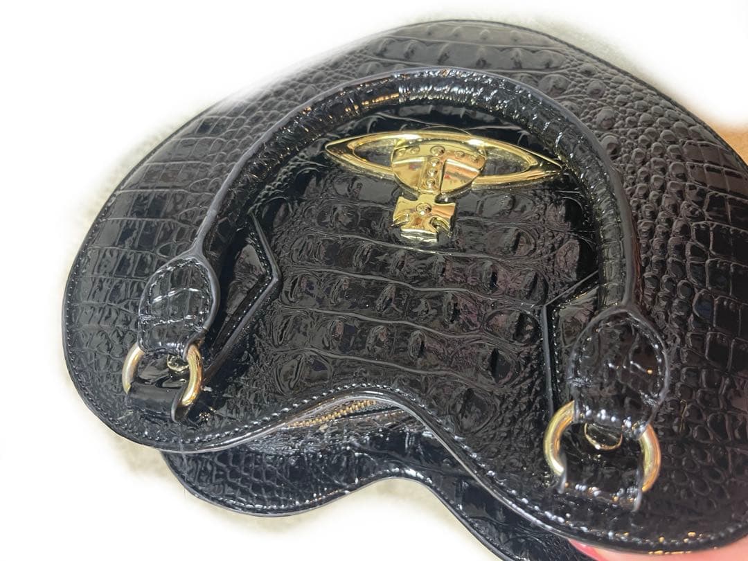 ハート型 クロコダイル風 ショルダーバッグ ブラック　ヴィヴィアン