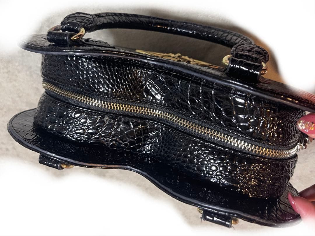 ハート型 クロコダイル風 ショルダーバッグ ブラック　ヴィヴィアン