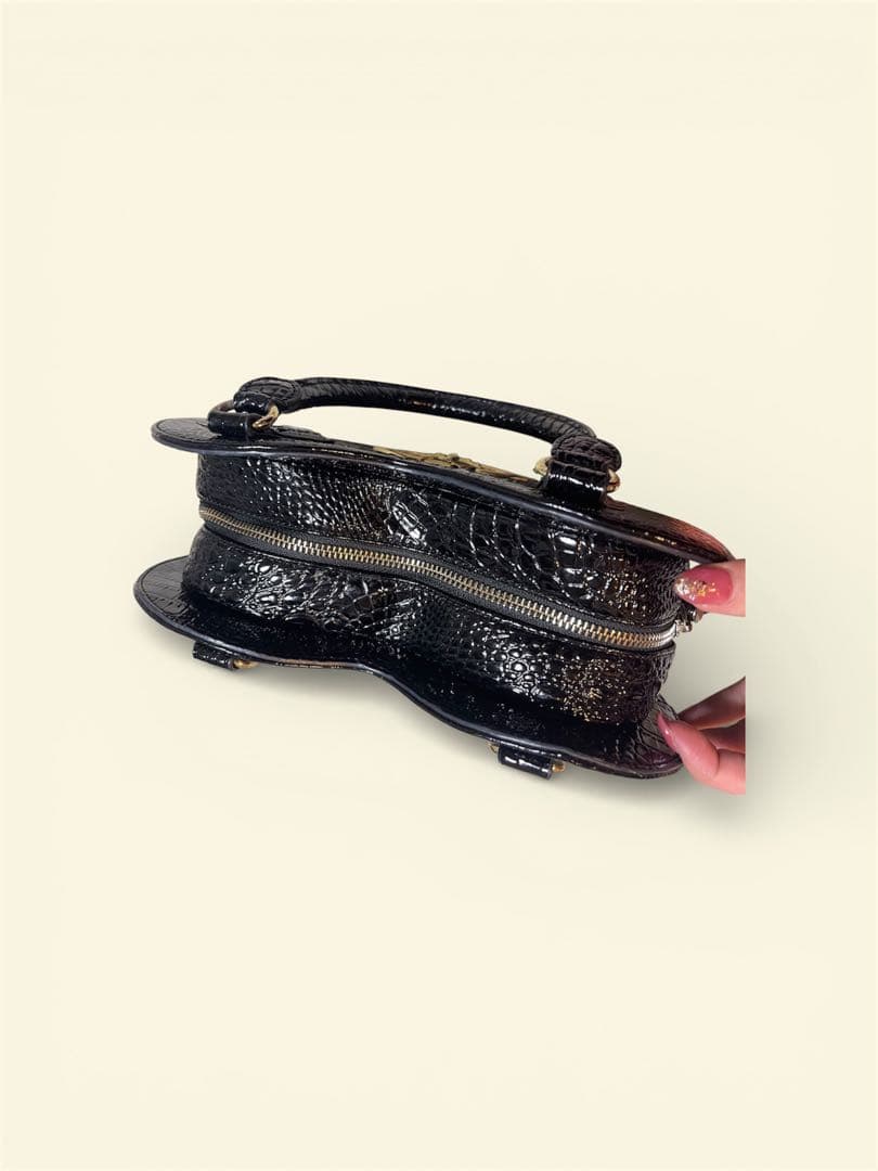 ハート型 クロコダイル風 ショルダーバッグ ブラック　ヴィヴィアン