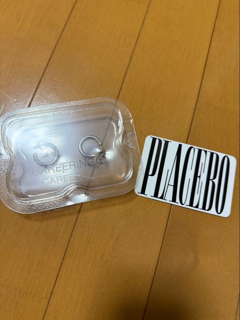 新品未使用CAREERING 片耳用ピアス　placebo501