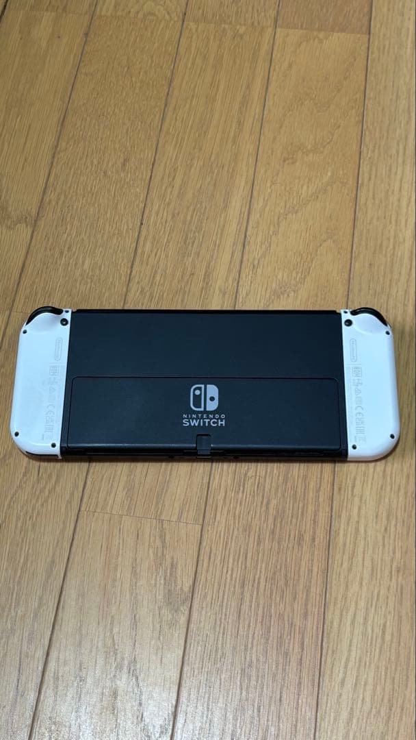 【期間限定値下げ】任天堂Switch有機EL／ジョイコン／充電グリップ-３点