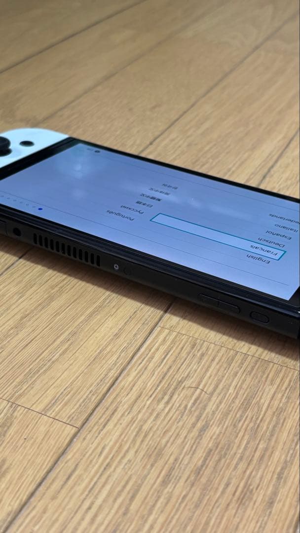 【期間限定値下げ】任天堂Switch有機EL／ジョイコン／充電グリップ-３点