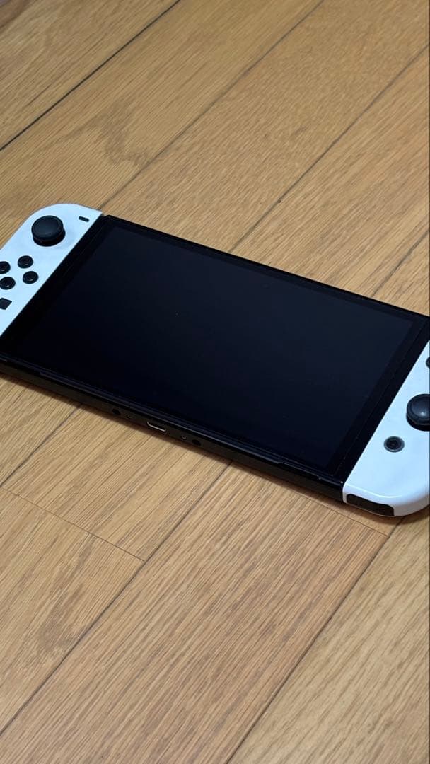 【期間限定値下げ】任天堂Switch有機EL／ジョイコン／充電グリップ-３点
