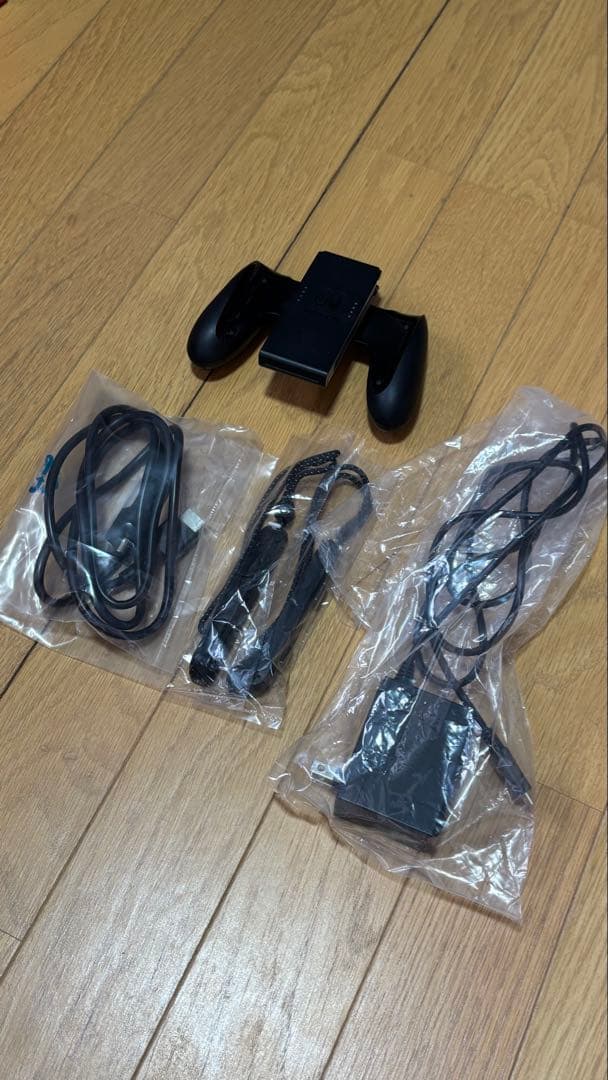 【期間限定値下げ】任天堂Switch有機EL／ジョイコン／充電グリップ-３点