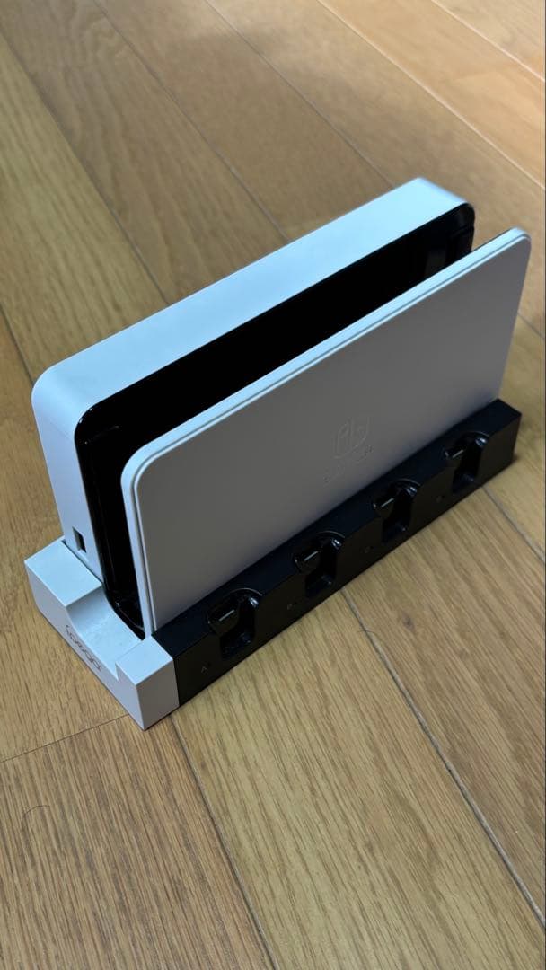 【期間限定値下げ】任天堂Switch有機EL／ジョイコン／充電グリップ-３点