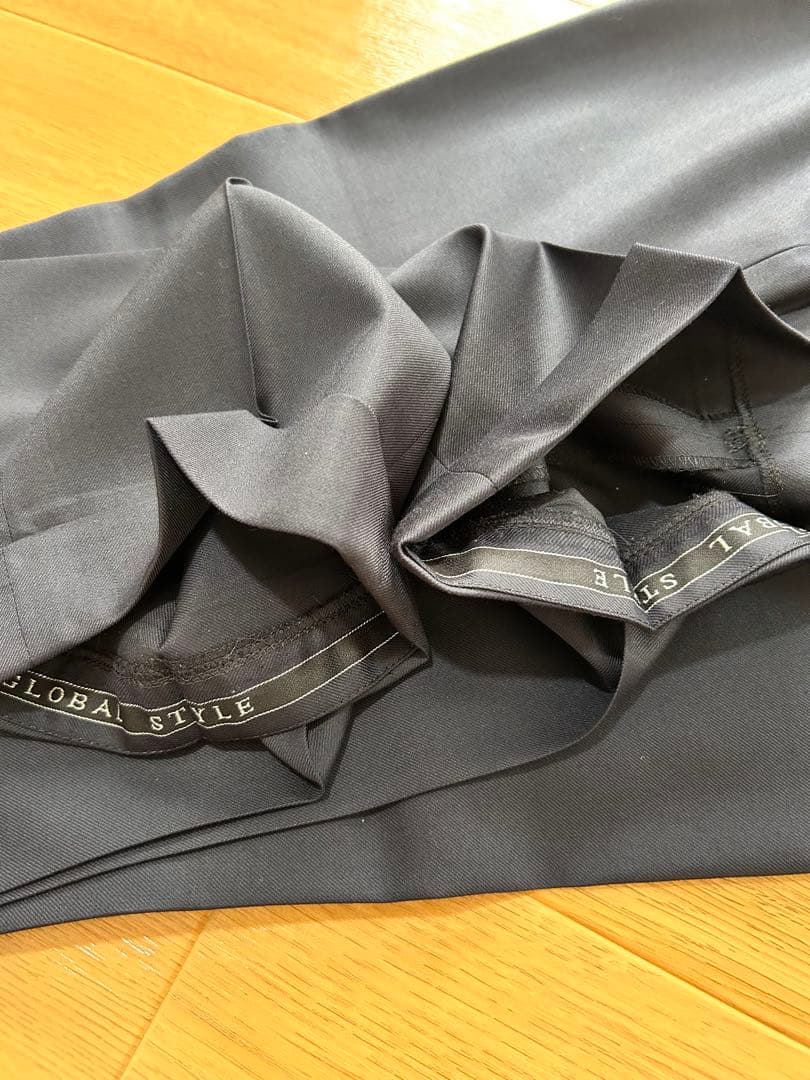 未使用に近い　グローバルスタイル　イタリア製エストラート　ネイビースーツ　XL