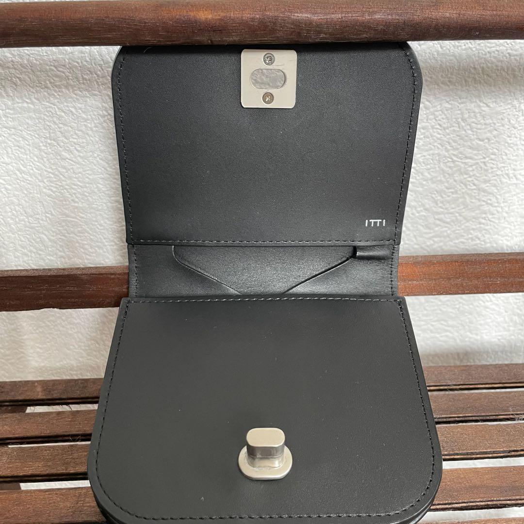 美品ITTI ショルダーウォレット ブラック　ミニ財布　黒