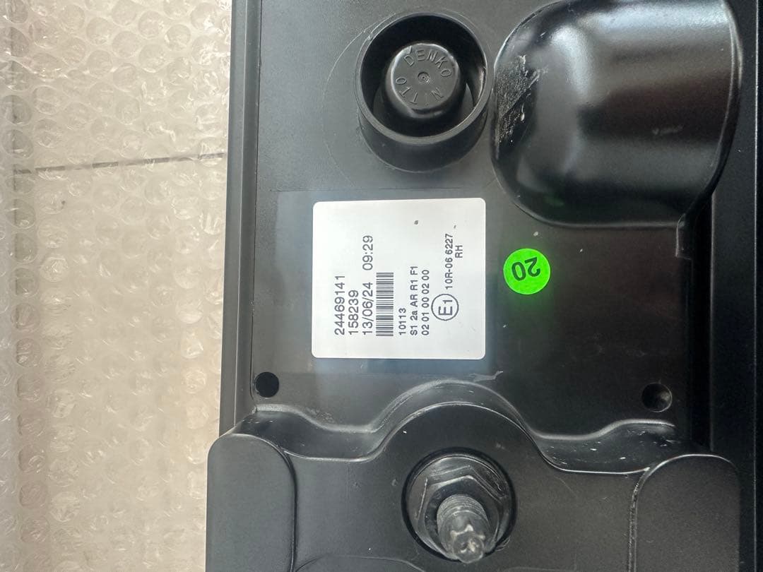 UDトラックス　　LEDテールランプ　左右セット