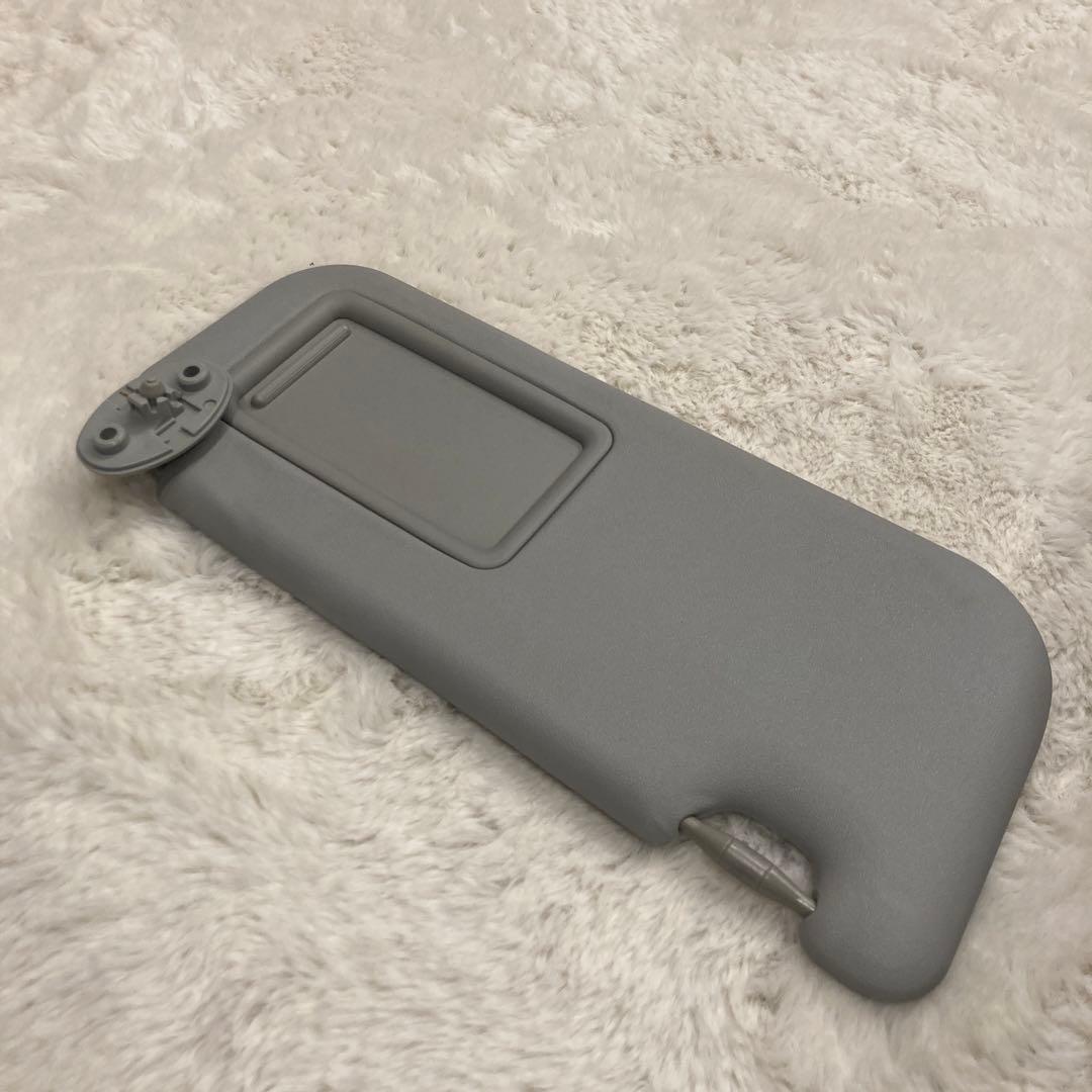 【中古】TOYOTA アクア　NHP10 USバイザー