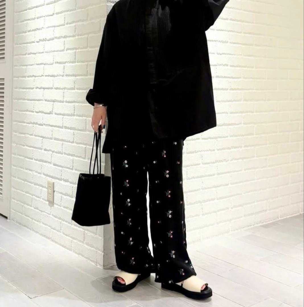 TICCA | フラワーエンブロイダリー サテンパンツ