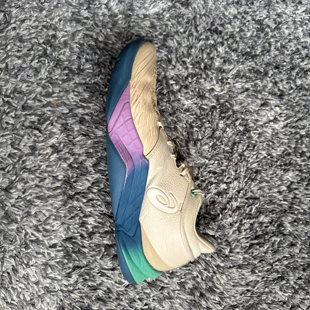 ASICS バスケットボールシューズ ベージュ/マルチカラー