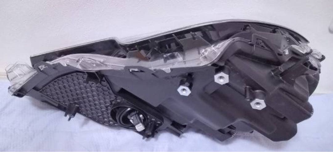 レクサス LBX 左ヘッドライト