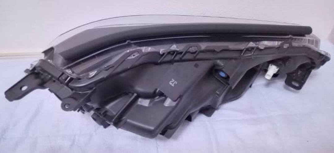 レクサス LBX 左ヘッドライト