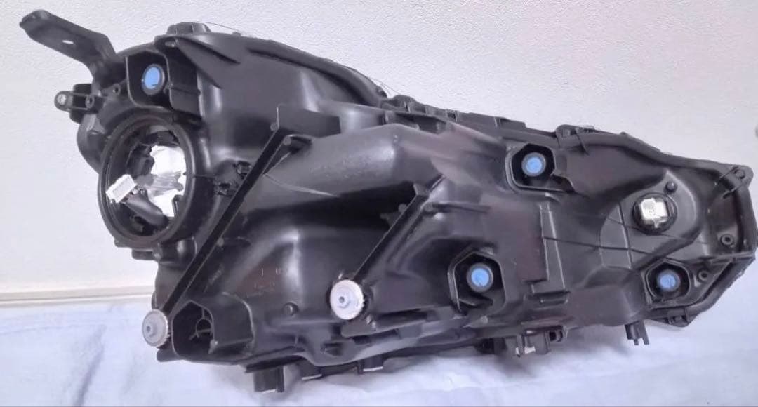 レクサス LBX 左ヘッドライト