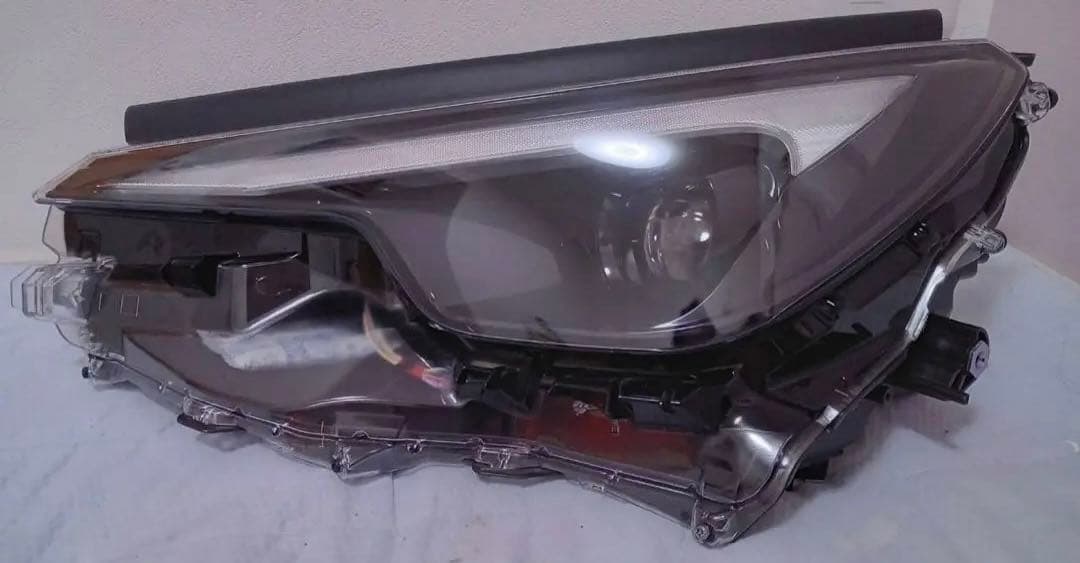 レクサス LBX 左ヘッドライト