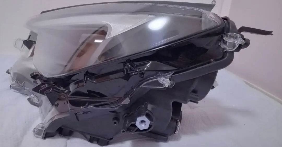 レクサス LBX 左ヘッドライト