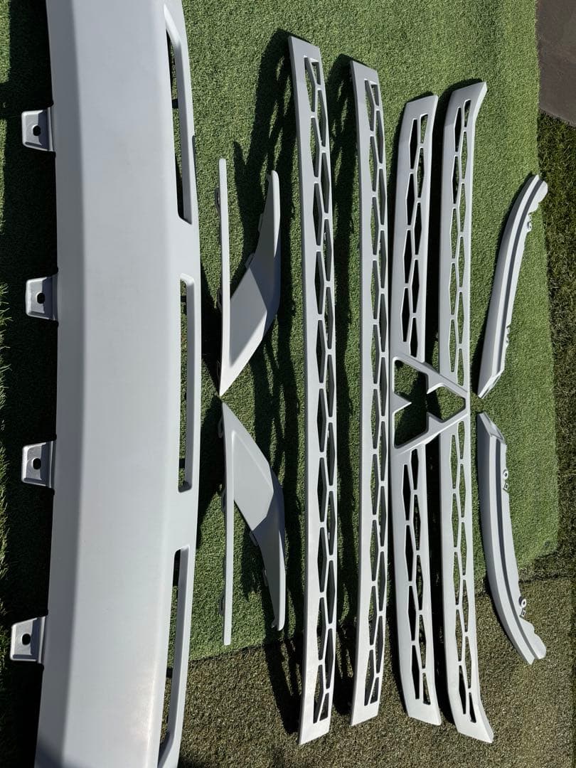 ②デリカd5 グリル　リア　ロアバンパー　ラプターライナー塗装