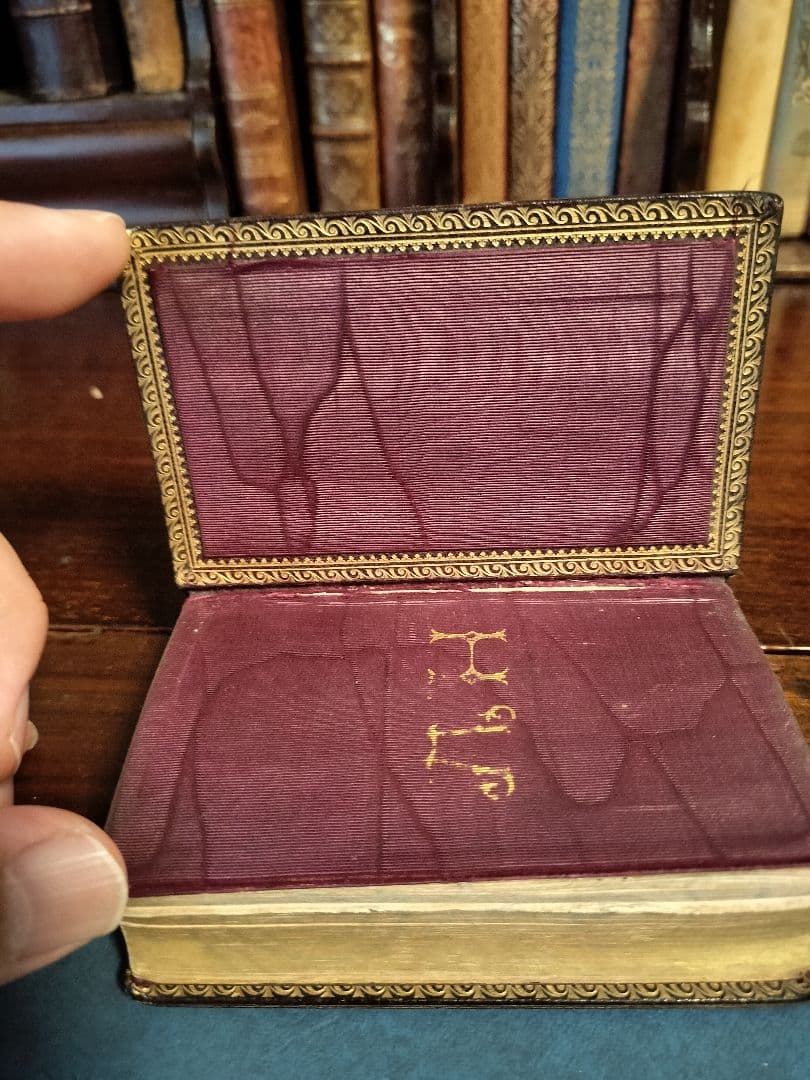 1881年　ミニチュアバイブル革装丁金装飾古書洋書