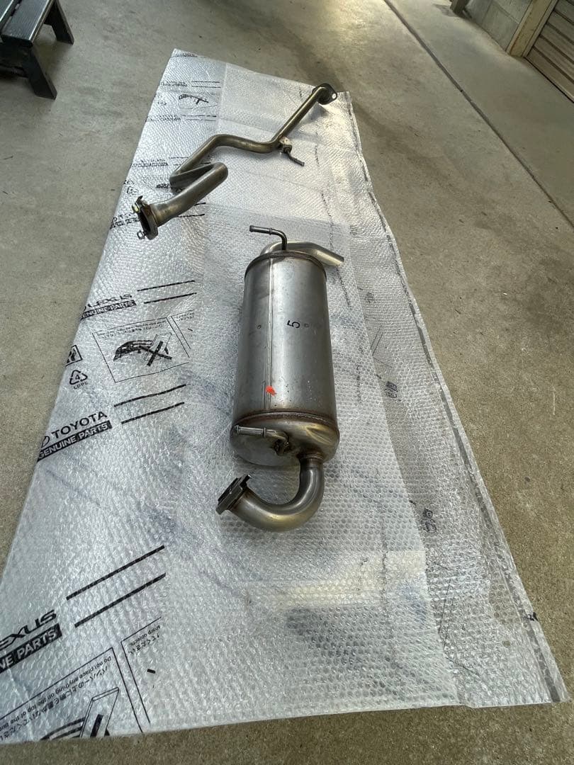 早い者勝ち！夏休み値下げ！JB64 ジムニー　純正マフラー 【新車外し】