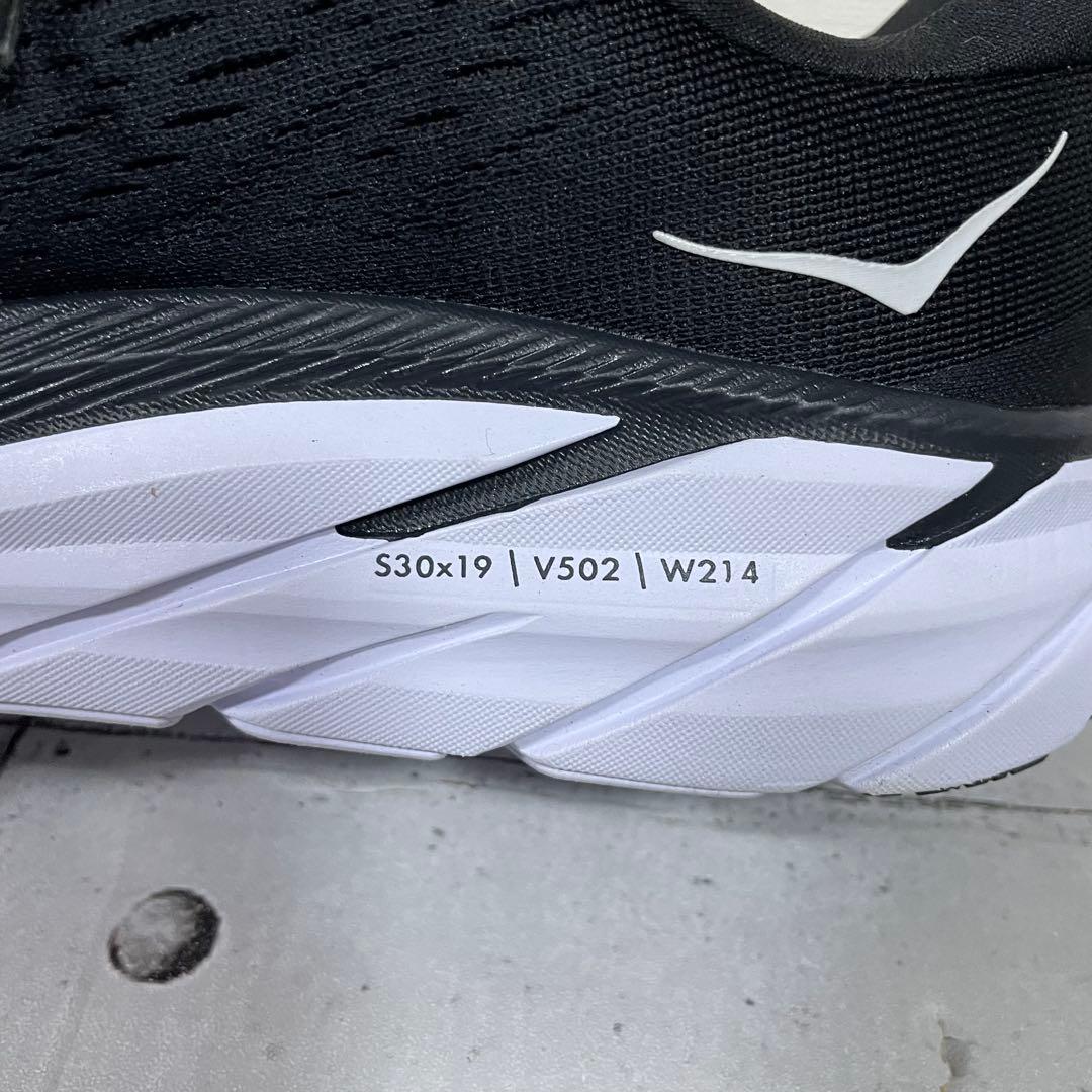 美品　HOKA ホカ　CLIFTON8 ランニングシューズ 黒　スニーカー　24