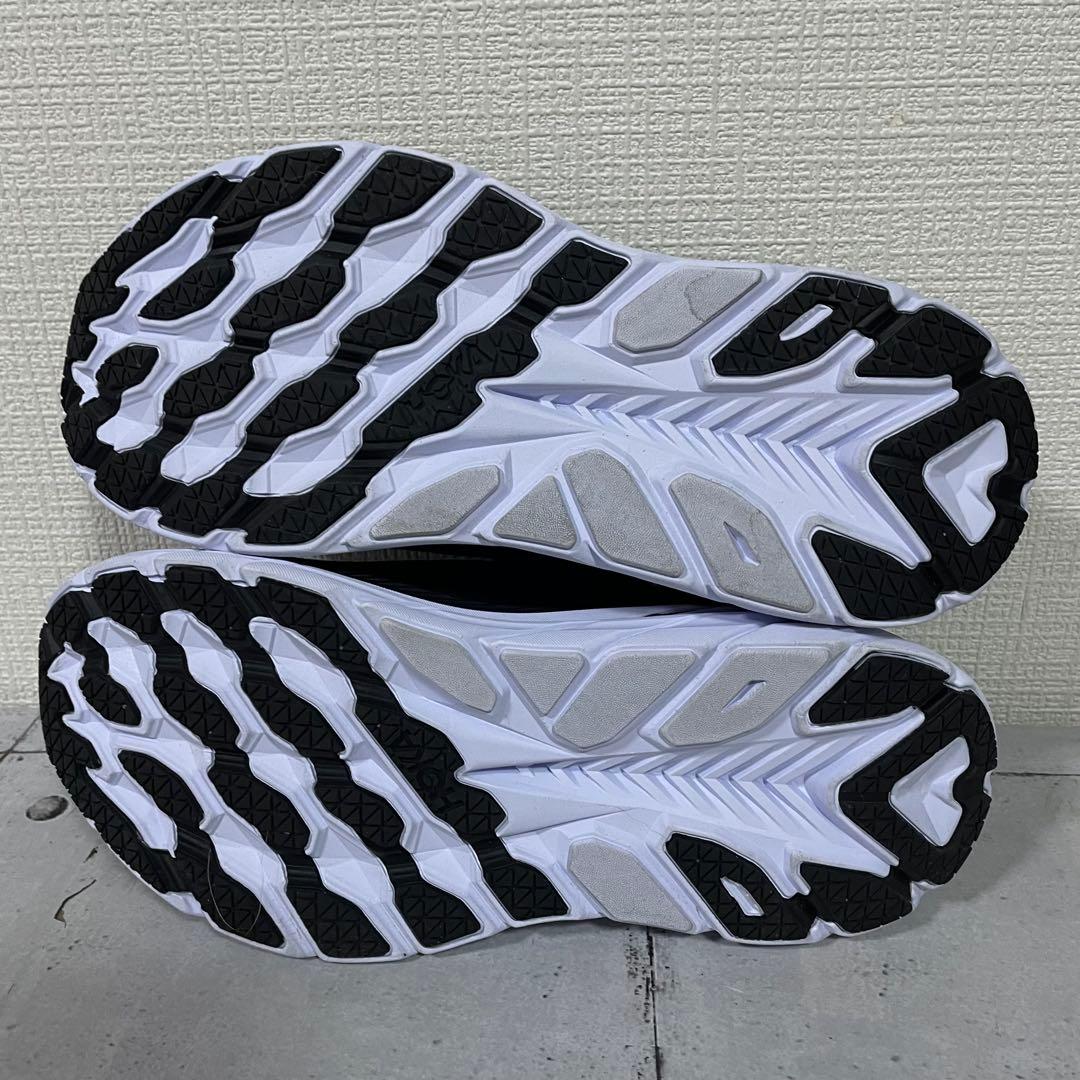美品　HOKA ホカ　CLIFTON8 ランニングシューズ 黒　スニーカー　24