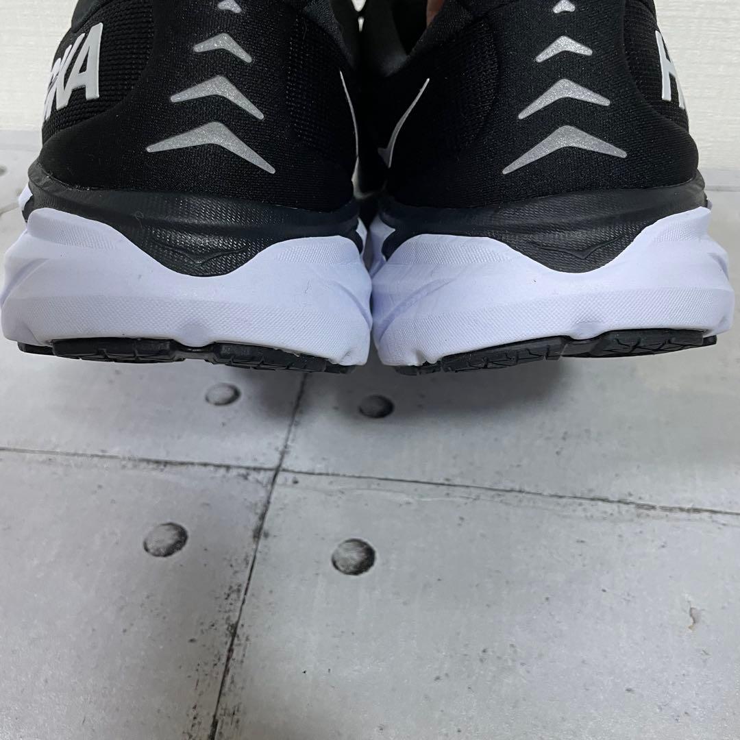 美品　HOKA ホカ　CLIFTON8 ランニングシューズ 黒　スニーカー　24