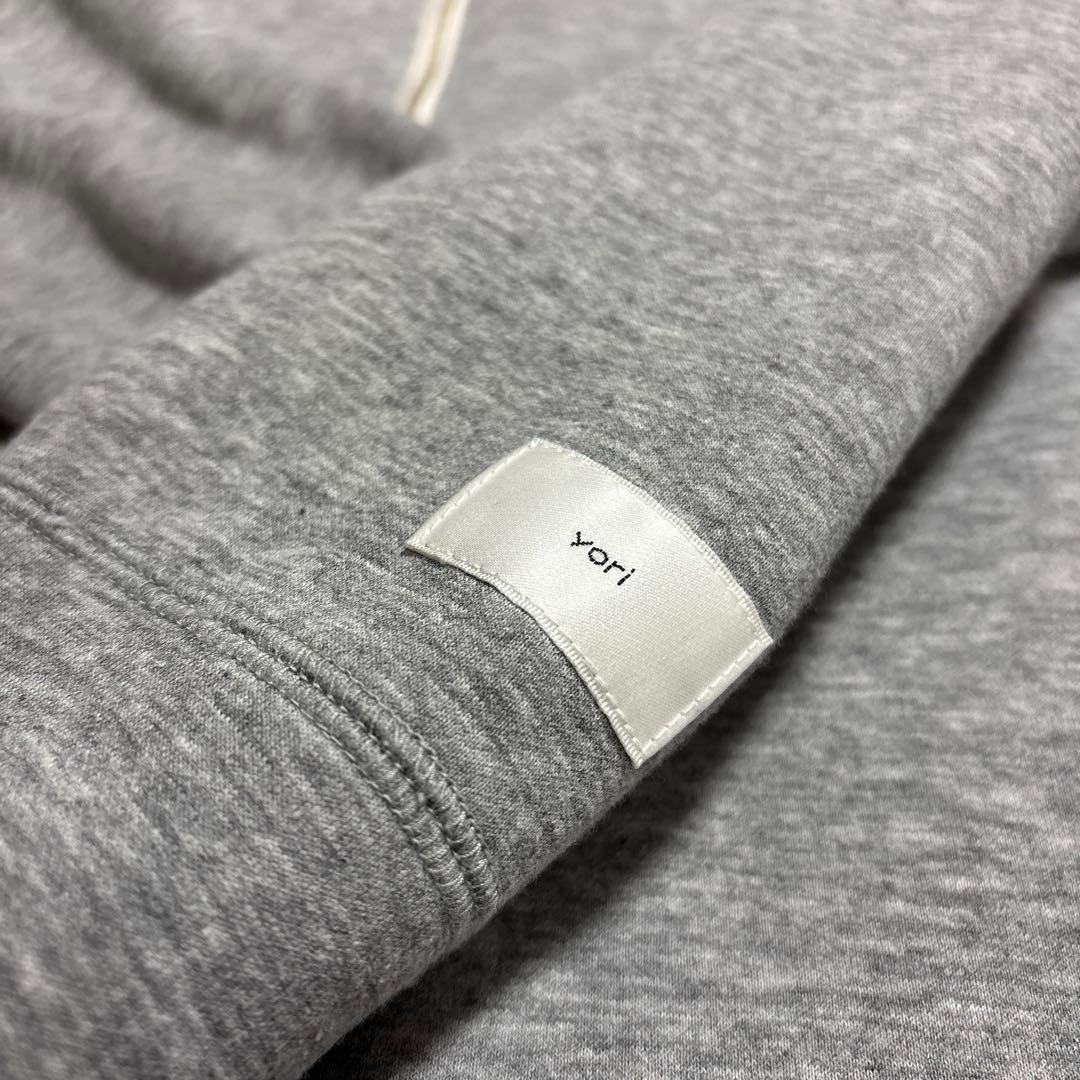 Yori バックフリルグレーパーカー