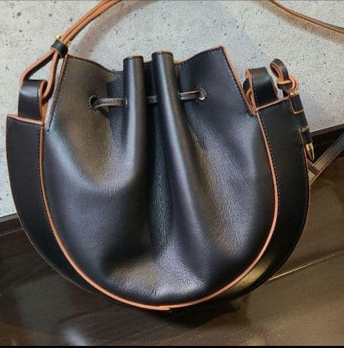 LOEWEショルダーバック