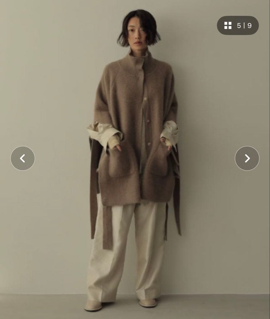 ウール混合素材 ボタン付きケープコート