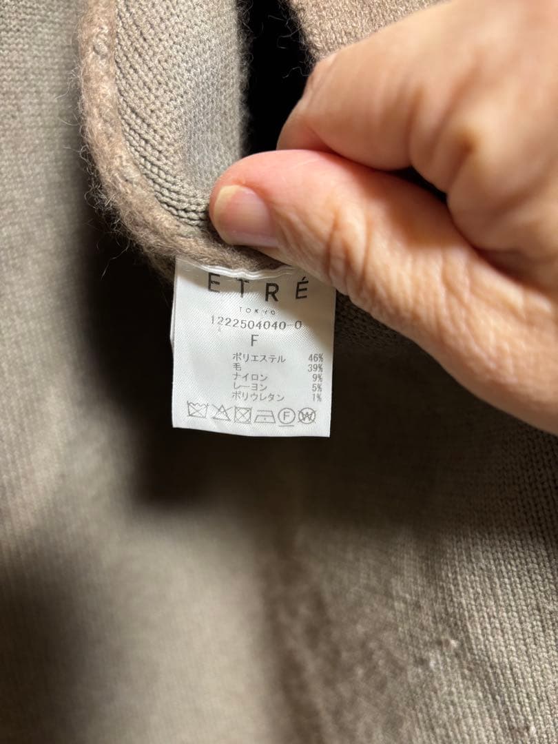 ウール混合素材 ボタン付きケープコート