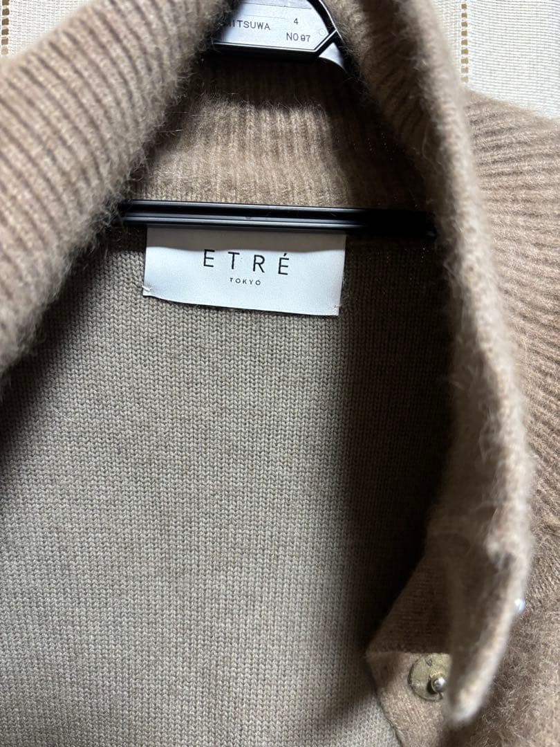 ウール混合素材 ボタン付きケープコート