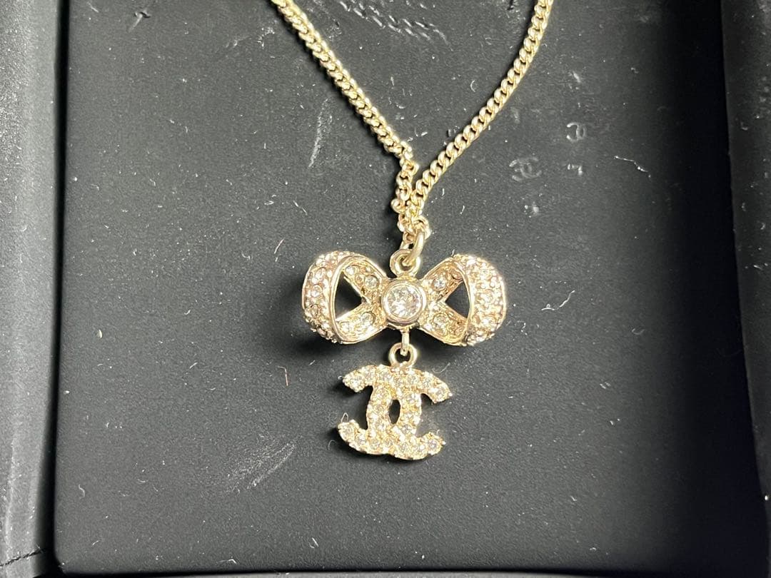 箱付き　シャネルココマークリボンネックレス
