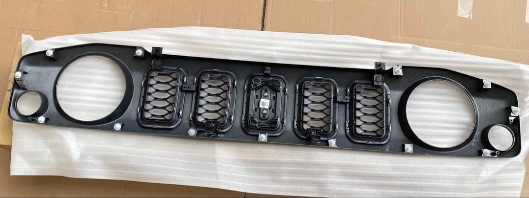 新車　SUZUKI スズキ　ジムニーノマド 純正フロントグリル