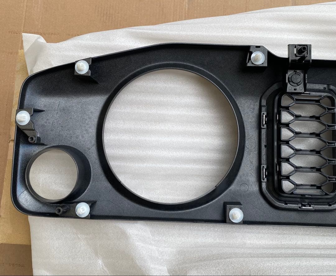 新車　SUZUKI スズキ　ジムニーノマド 純正フロントグリル