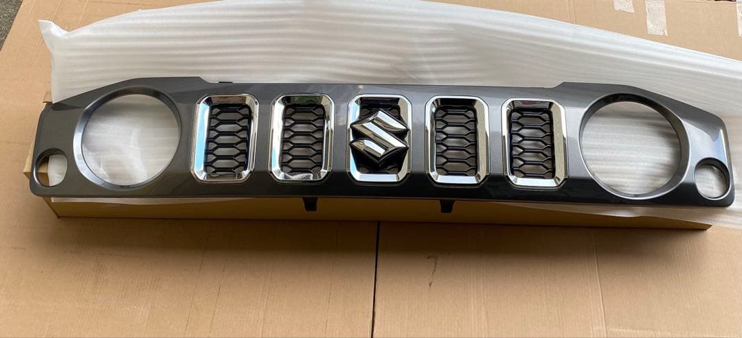 新車　SUZUKI スズキ　ジムニーノマド 純正フロントグリル