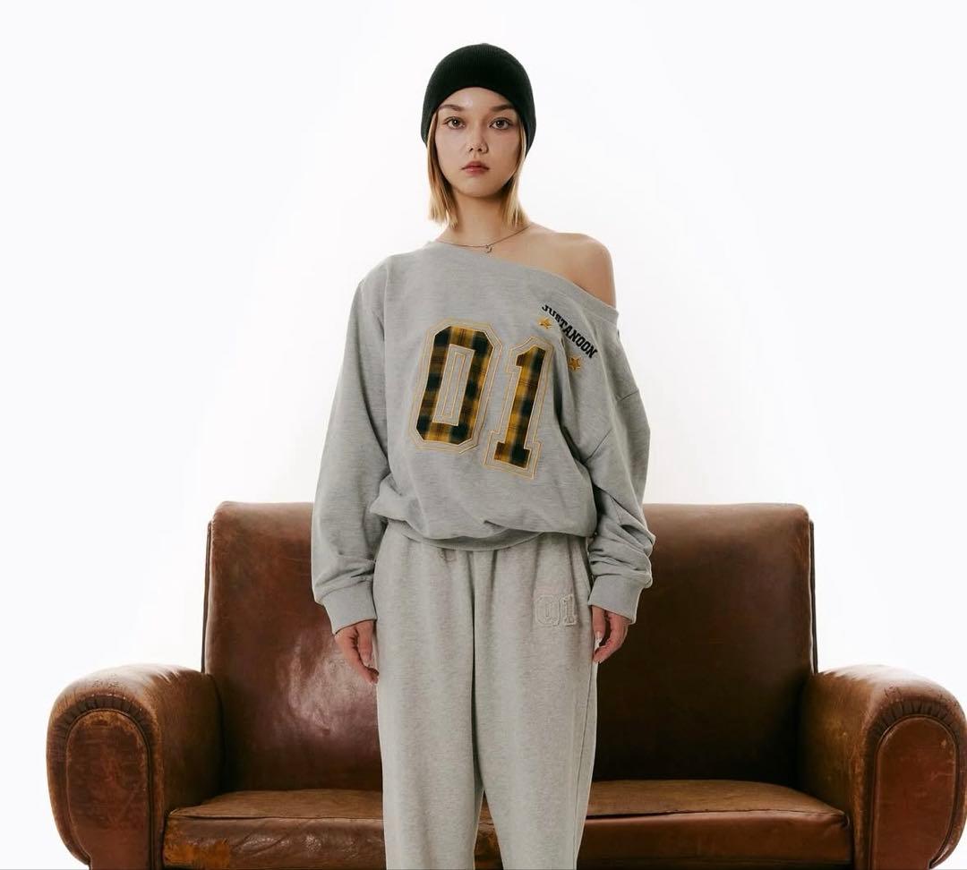 Just a noon チェックロゴワンショルスウェット