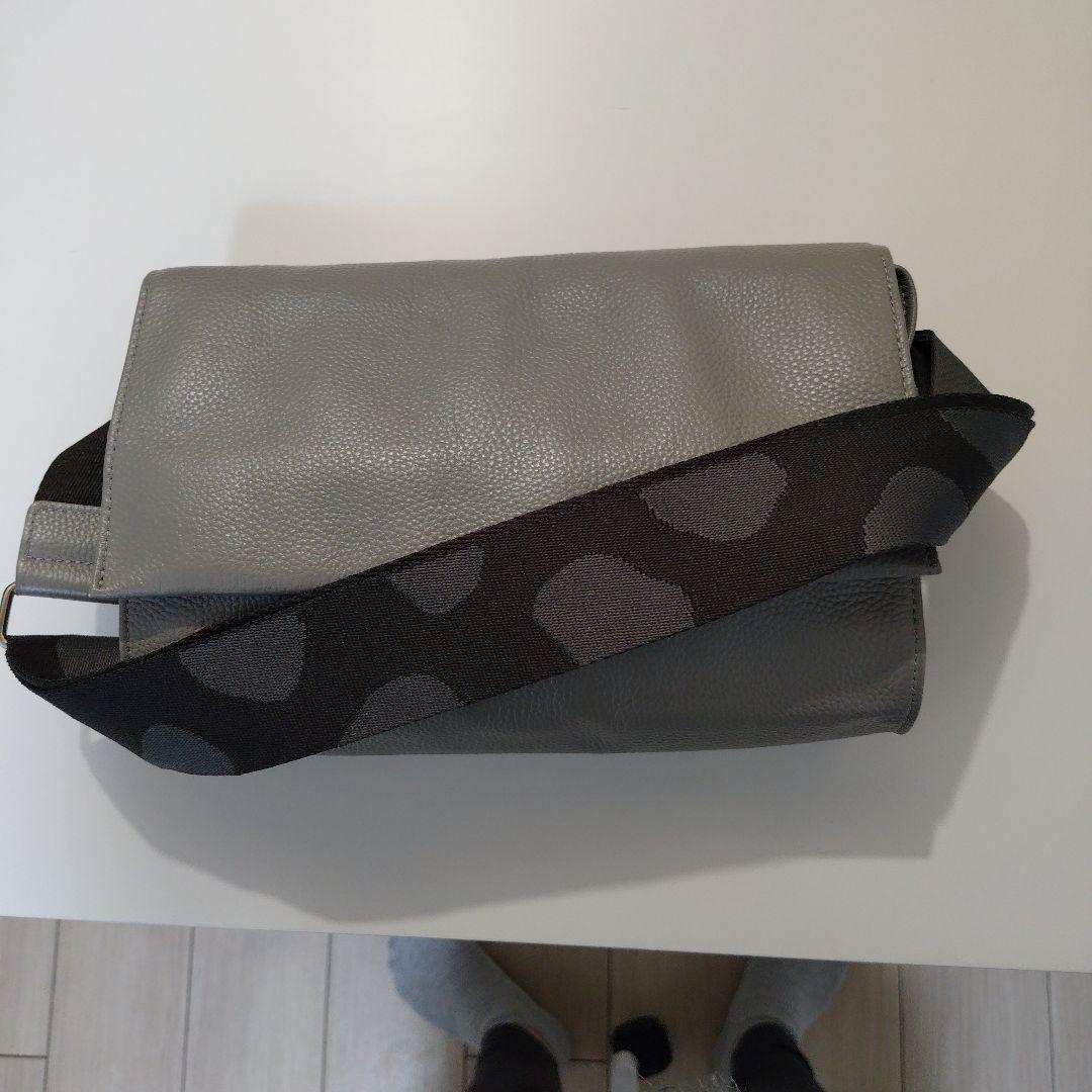 ear PAPILLONNER ワイドテープショルダーバッグ グレー