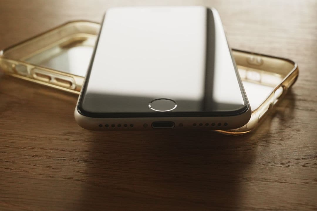 【即日発送】第3世代 iPhone SE 美品　simフリー　64GB