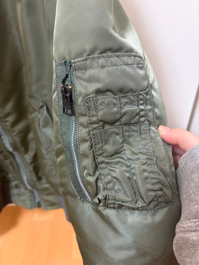 alphaオリーブグリーン MA-1ライトフライトジ ヤケット