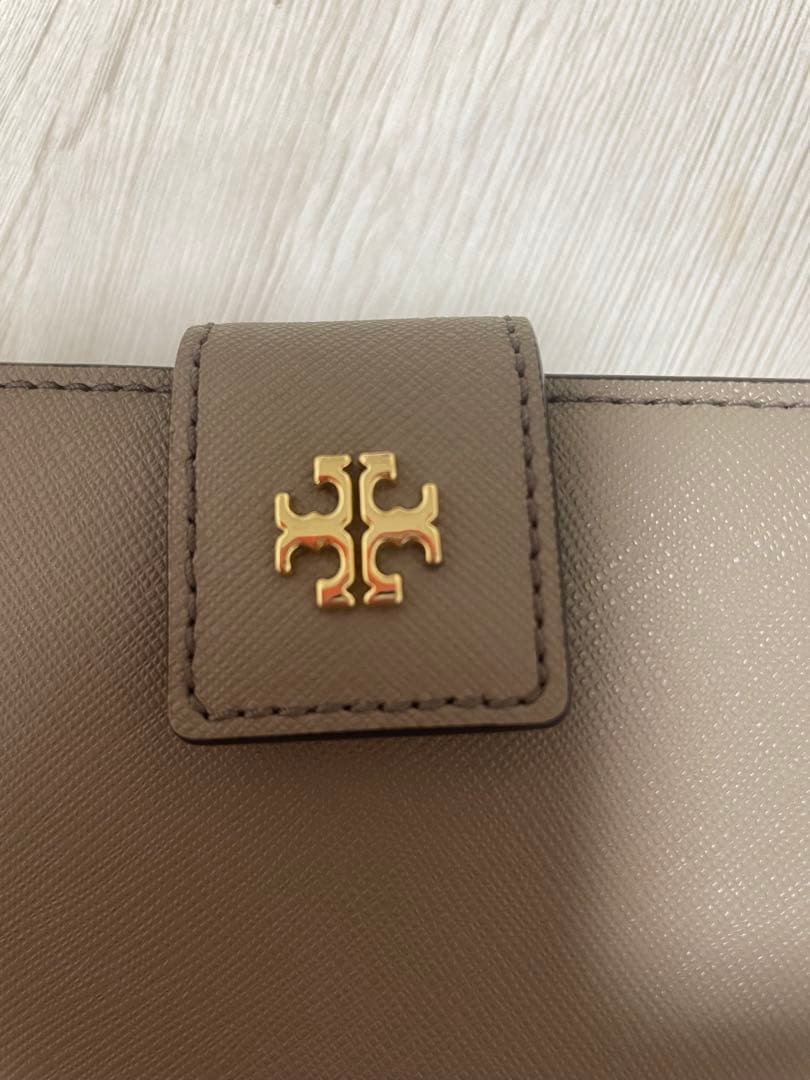 【人気】 TORYBURCH 二つ折り財布　グレイ　ベージュ　美品