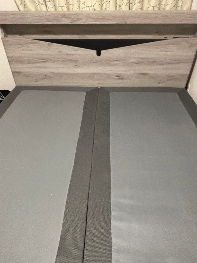 クイーン ベッドフレーム　マットレス