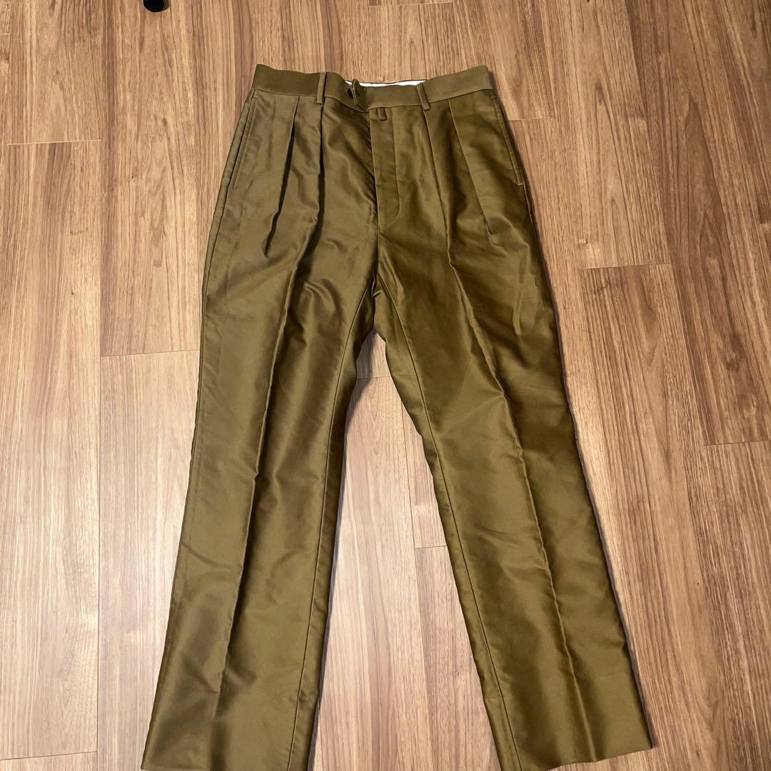 NEAT プリーツ入り チノパン オリーブ