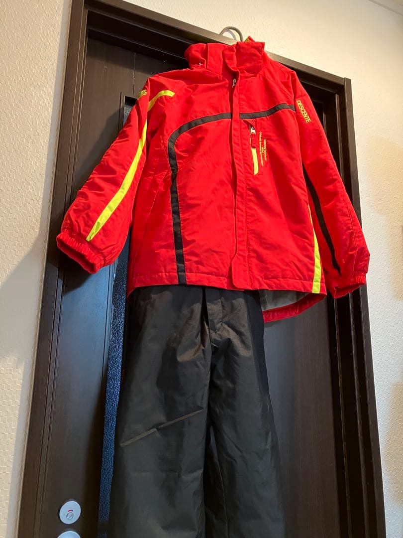 美品❗️DESCENTE 150センチ スキーウェア 上下セット　キッズ