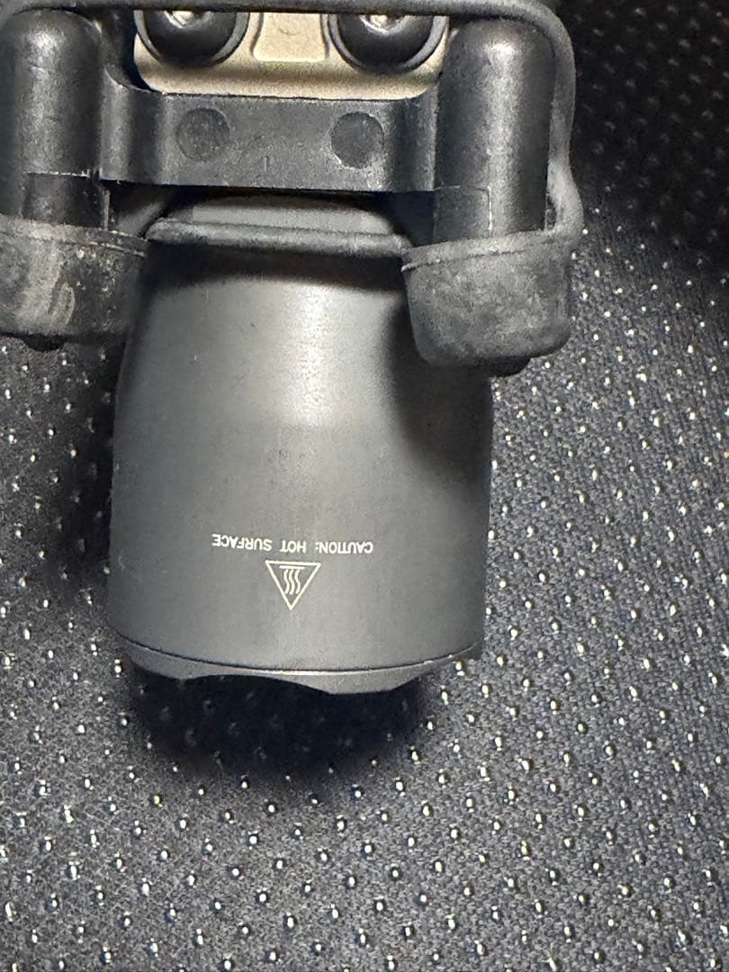 出品は今週末迄　実物　surefire シュアファイア M910A