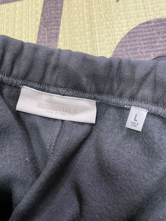 エッセンシャルズ 1977 ブラック スウェット ハーフ パンツ L