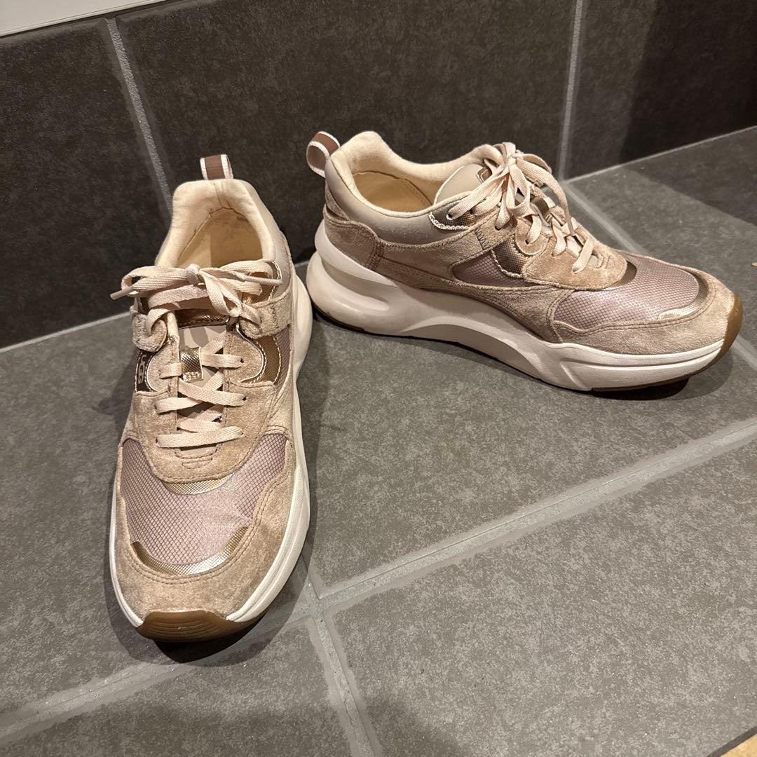 【ほぼ未使用】UGG スニーカー　レディース