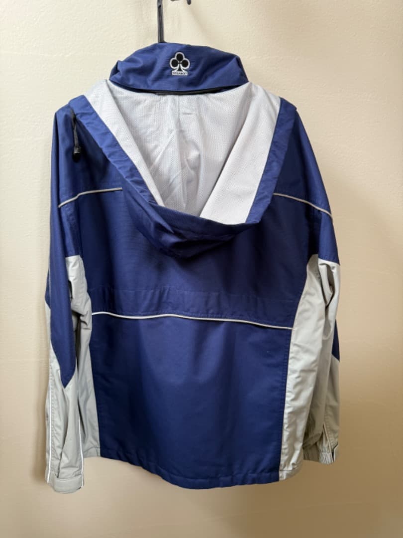 コルナゴのアノラックパーカー