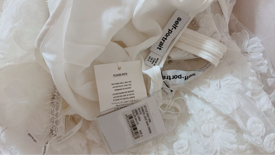 セルフポートレイト　ホワイトレースマキシドレス