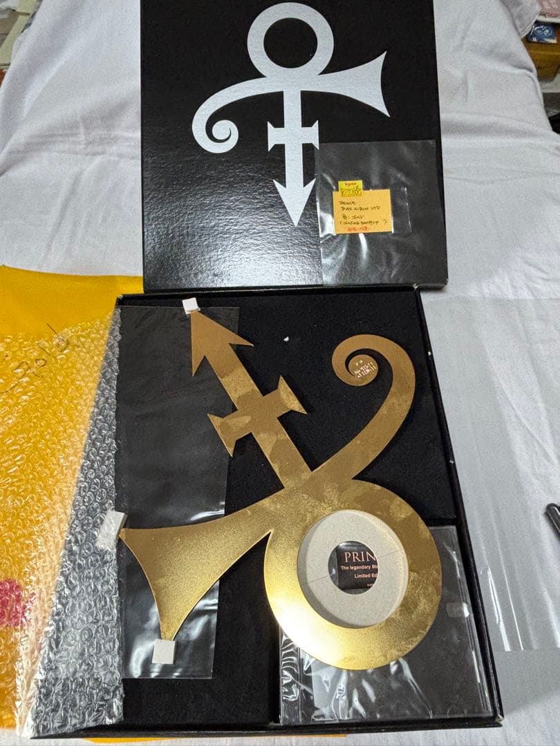 プリンス シンボルマーク ゴールド　Black Album未開封付き