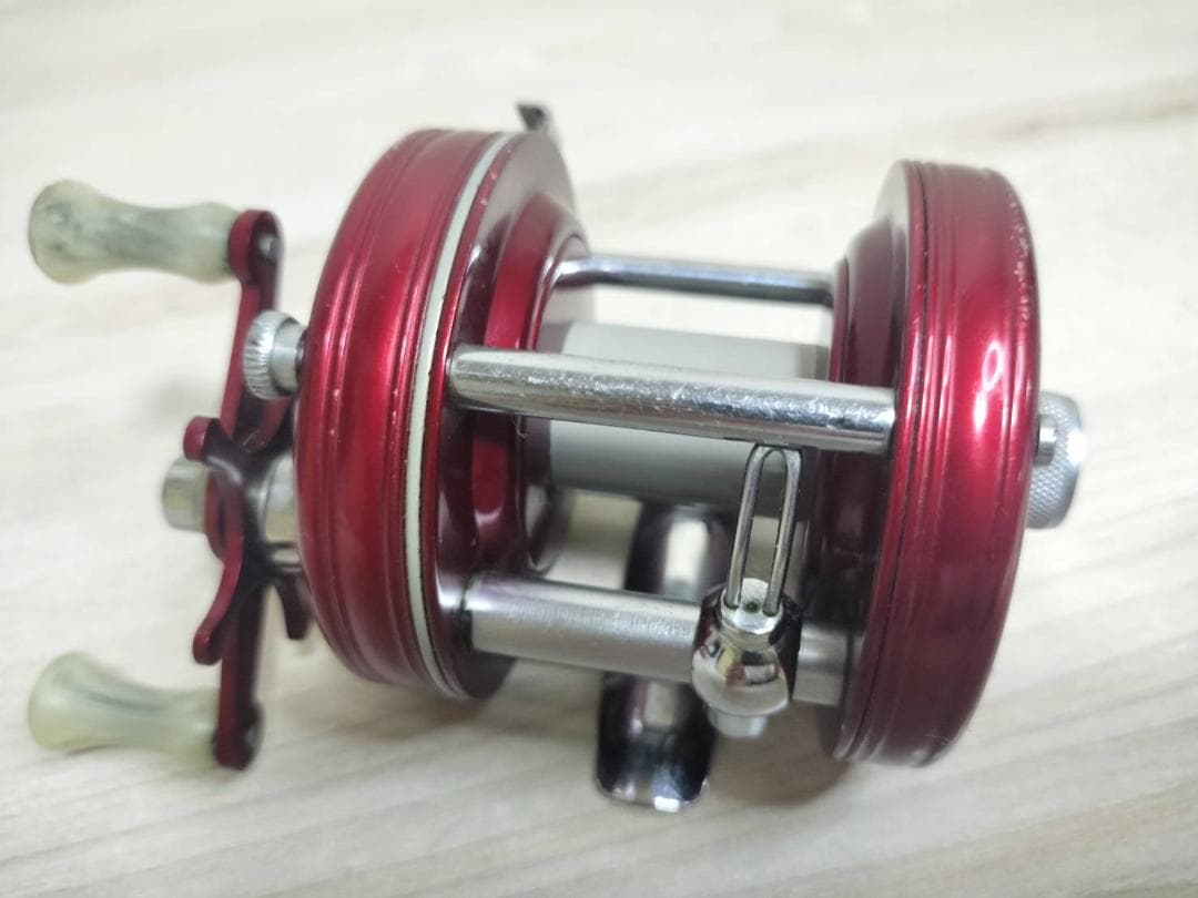 ABU GARCIA アブ アンバサダー 5000　4ネジビンテージリール　濃赤